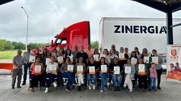 Capacitan a mujeres para ser chóferes de transporte de carga