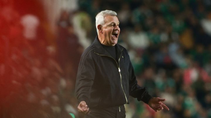 Javier Aguirre llega al Estadio Monterrey para participar en Panel Mundialista