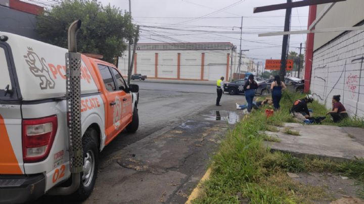 Estrella su vehículo contra una bodega y deja cuatro lesionados en Monterrey