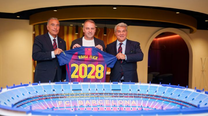 Hansi Flick renueva con el Barcelona hasta 2028