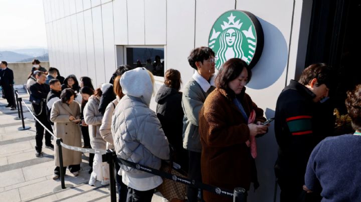 Despiden a director de Starbucks en Corea del Sur tras polémica campaña vinculada a una masacre