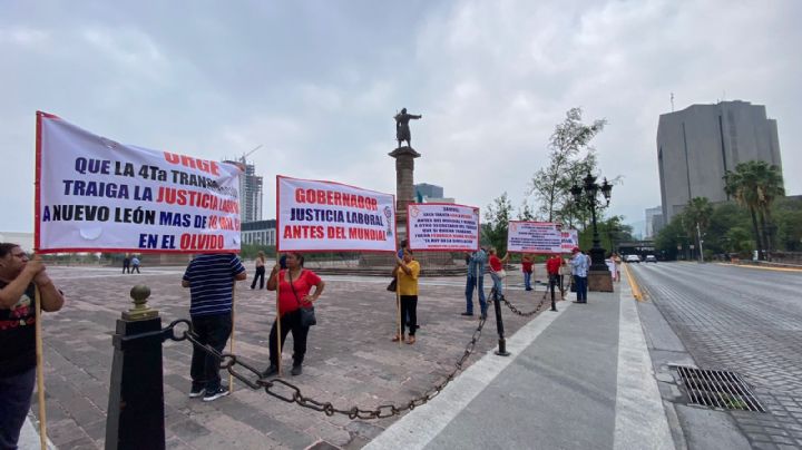 Trabajadores protestan en Palacio de Gobierno para exigir la salida del secretario del Trabajo