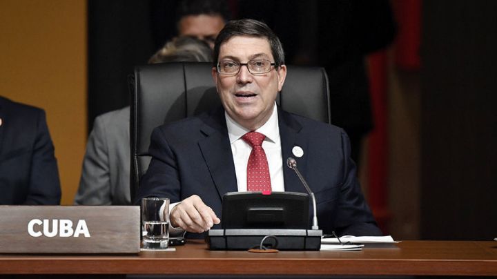 Cuba rechaza negociar su sistema político con EU pese a amenazas de intervención