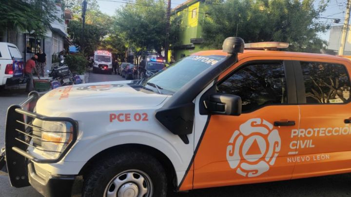 Hombre sufre fuerte descarga eléctrica mientras podaba un árbol en Monterrey