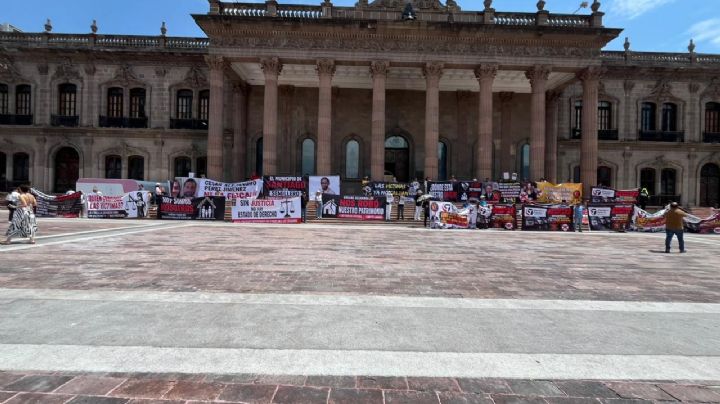 Protestan afectados de CREARE frente a Palacio de Gobierno