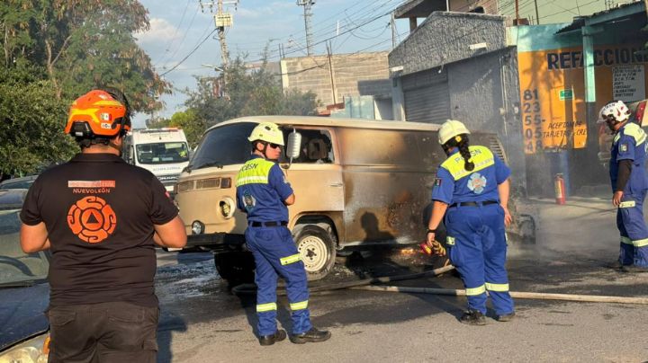 Incendio de camioneta en taller mecánico moviliza a cuerpos de auxilio en San Nicolás