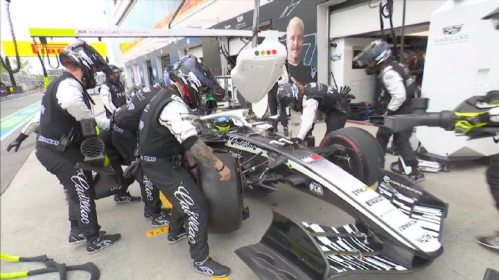 Checo Pérez abandona el GP de Canadá tras romperse la suspensión en plena carrera