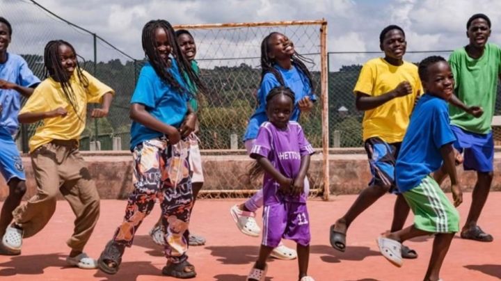 Niños de Uganda sueñan con bailar junto a Shakira en la final del Mundial 2026