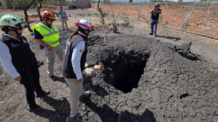 Se suspendieron clases: Esto ha pasado con el géiser que apareció en Michoacán
