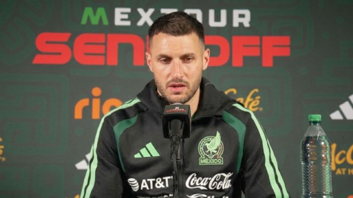 Admite Santiago Giménez mala campaña en Milan y cambia el chip con la Selección