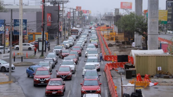 Caos vial por obras colapsa accesos al Aeropuerto de Monterrey
