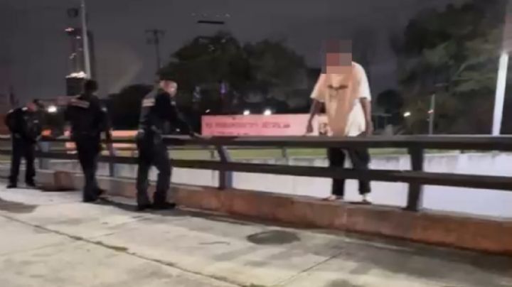 Rescatan a hombre de 53 años que intentaba arrojarse desde un puente en Monterrey