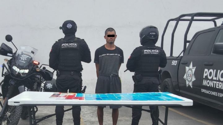 Detienen a hombre con 194 tarjetas bancarias en el municipio de Monterrey