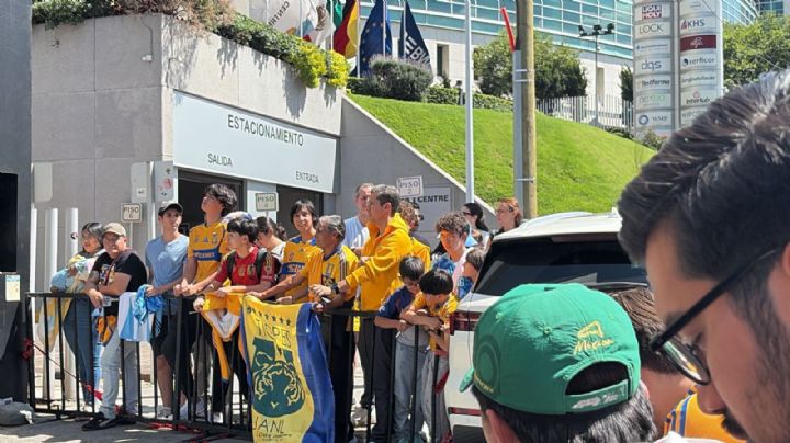 Afición de Tigres despide al equipo rumbo a la Final de Concacaf