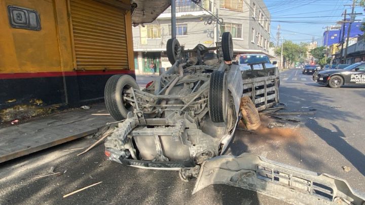 Chocan camionetas en el Centro de Monterrey; hay 3 lesionados