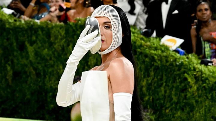 Katy Perry convierte la Met Gala 2026 en un acto conceptual marcado por la inteligencia artificial