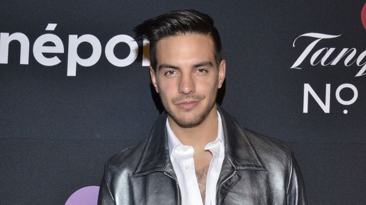 ¿Acoso o broma? Madre de influencer le da una nalgada a Vadhir Derbez y desata polémica