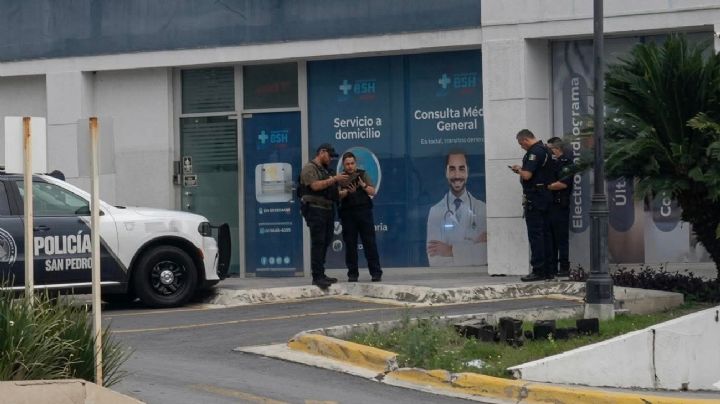 Roban 800 mil pesos tras propinar "cristalazo" a una camioneta en San Pedro