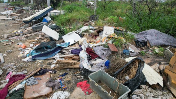 Clausurarán tiradero clandestino en Pesquería tras denuncias por acumulación y quema de basura