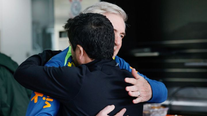 Los jugadores de Brasil celebraron el cumpleaños de Ancelotti con un 'pasillito'