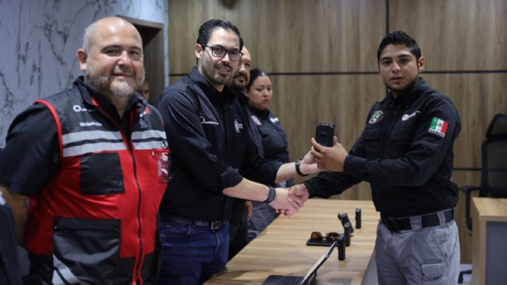 Santiago equipa a Protección Civil con cámaras inteligentes que traducen idiomas para el Mundial
