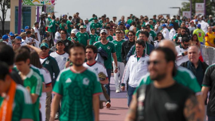 Aficionados llegan al Estadio Ciudad de México para la inauguración del Mundial 2026