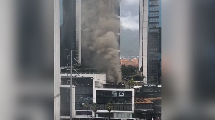 Desalojan a 350 personas por incendio en el Metropolitan Center en San Pedro