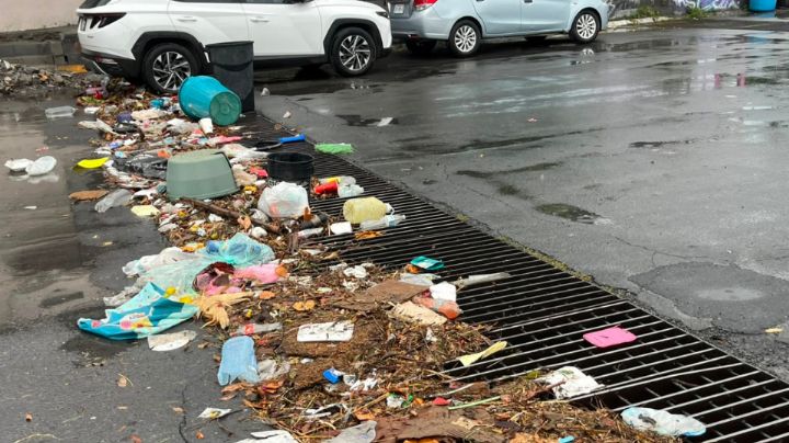 Basura en alcantarillas provoca inundaciones y caos vial tras lluvias en San Nicolás