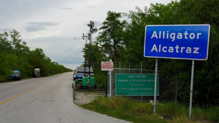 ICE traslada a migrantes de ‘Alligator Alcatraz’ en Florida ante amenaza de huracanes