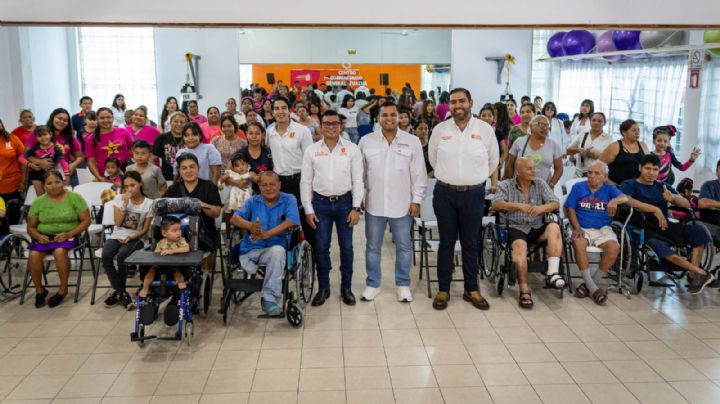 Diputado Miguel Sánchez y Secretaría de Igualdad entregan apoyos de movilidad en Zuazua