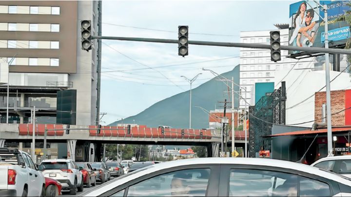Pese a reportes de apagones, CFE descarta fallas en red eléctrica