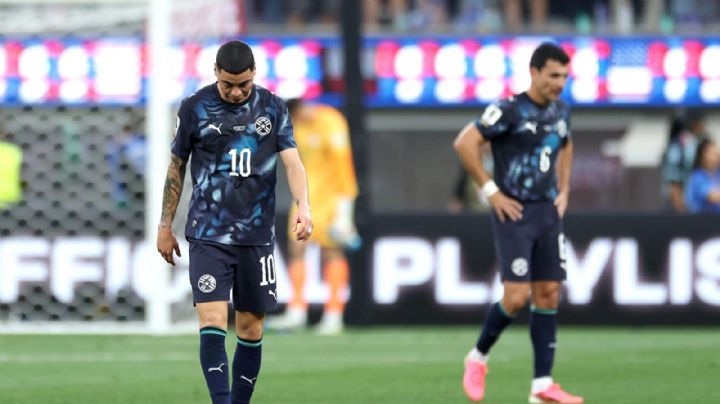 Mundial 2026: Almirón estrena la tarjeta roja por taparse la boca al hablar con rival