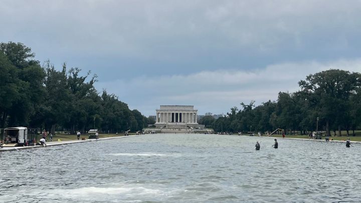 Trump denuncia vandalismo en el Estanque Reflectante de Washington tras aparición de algas
