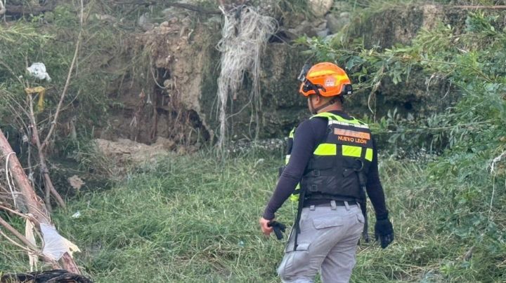Sigue búsqueda de menor arrastrado por corriente de arroyo en Monterrey, localizan un cuerpo