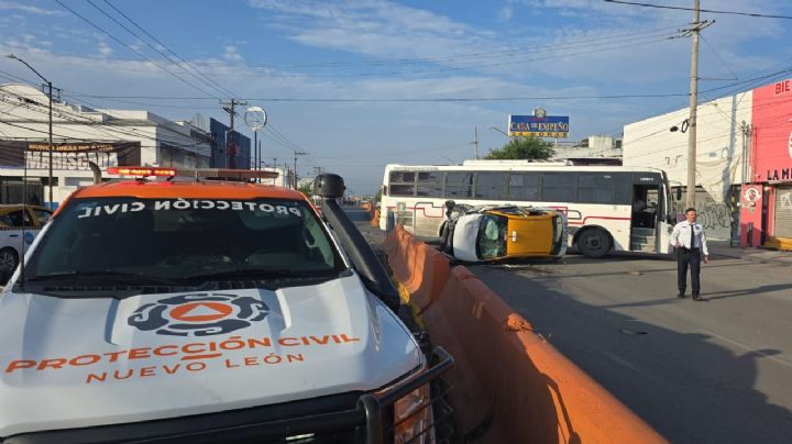 Accidente entre taxi y transporte privado deja varios lesionados en Guadalupe