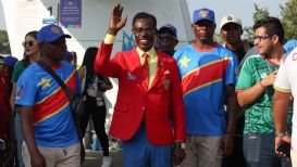 El aficionado estatua ‘Lumumba Vea' llega al partido de RD de Congo contra Colombia