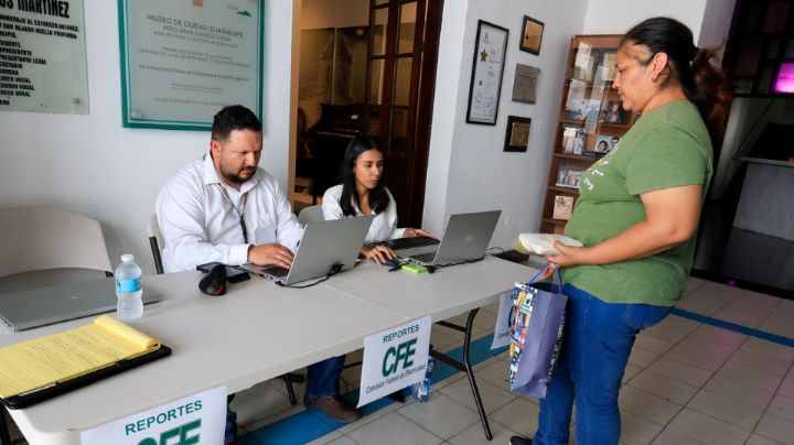 Instalan Guadalupe y CFE módulo de atención para vecinos sin luz