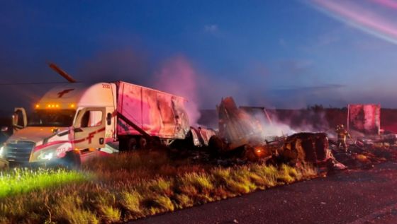 Choque entre 3 tráileres deja un muerto en la carretera a Laredo; cierran vialidad