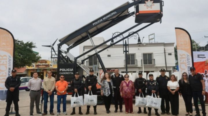 Entregan a policías de Cadereyta equipo táctico y tecnológico