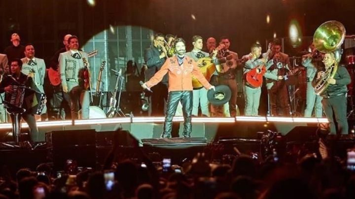 Reúne Alejandro Fernández a 270 mil personas en 'La Serenata Más Grande del Mundo'