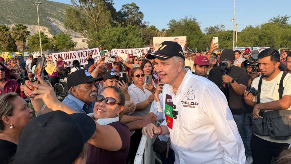 El senador con licencia recordó que recientemente se registró para participar en el proceso interno de Morena con el objetivo de convertirse en Coordinador de la Defensa de la Cuarta Transformación en Nuevo León.