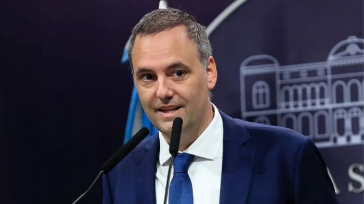 Jefe de Gabinete de Milei deja el cargo tras investigación por enriquecimiento ilícito
