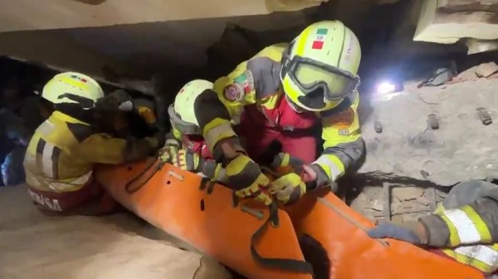 VIDEO | Rescata Ejército Mexicano a niño de entre escombros en Venezuela