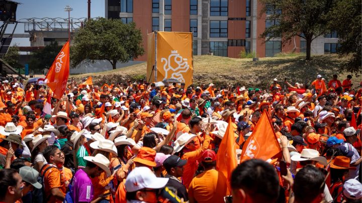 Regios se unen a 'ola naranja' en apoyo a Países Bajos