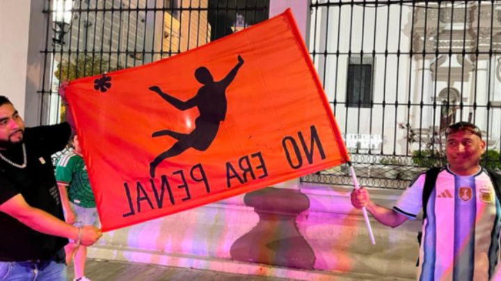 Toman el Barrio Antiguo de Monterrey para festejar pase de Marruecos a Octavos