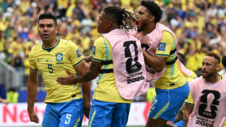 Brasil avanzó a Octavos con gol agónico.