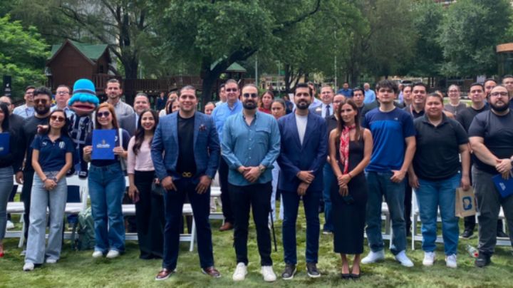 Personal restaurantero se gradúa de capacitación en inglés rumbo al Mundial