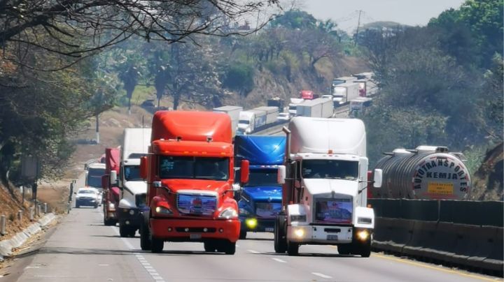 Transportistas anuncian cierre de carreteras en todo el país durante juego de México