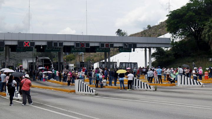 CNTE toma casetas de cobro en carreteras del centro y sur de México