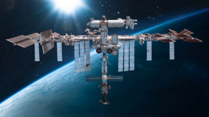 NASA prepara a astronautas de la EEI para una posible evacuación por una fuga de aire